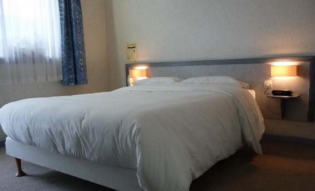 Hotel Le Chatelain Faulquemont الغرفة الصورة
